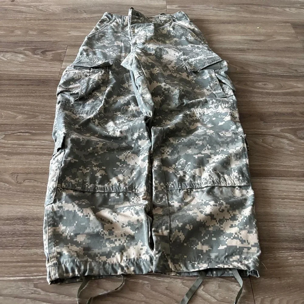 Vintage Y2K/2000s Military Camo Streetwear Cargo Pants! 29x29